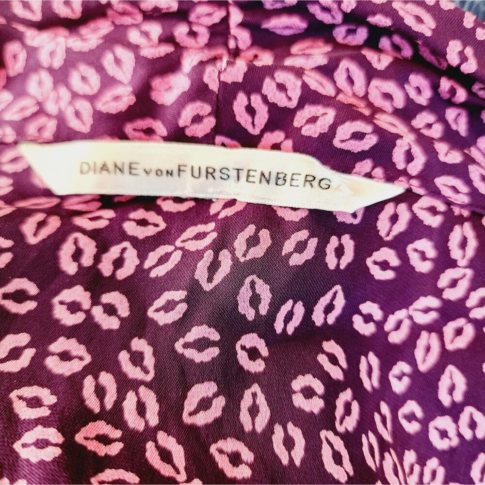 DIANE VON FURSTENBERG WESLEY SILK LIP BLOUSE SIZE SMALL - Picture 3 of 6
